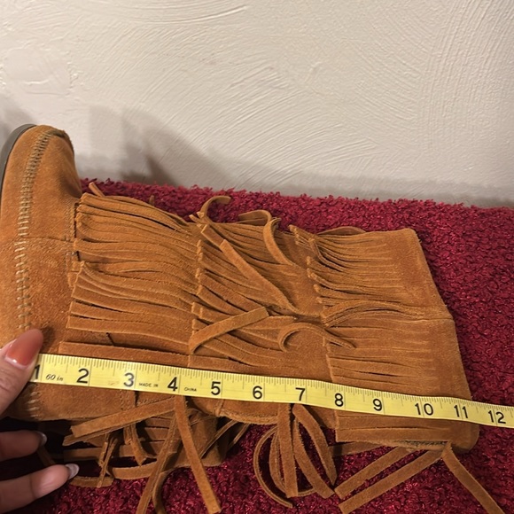 Minnetonka Womens Brown Suede 3 Layer Triple Fringe Moccasins Boots size 8 - Picture 16 of 17